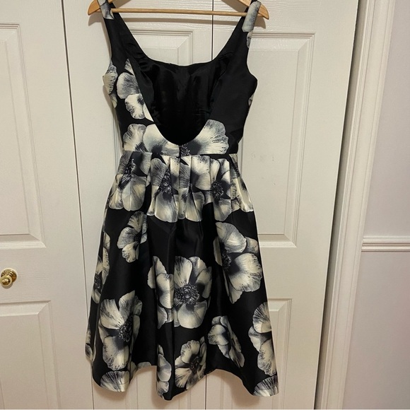 Chi Chi Black and White Pin Up 50s Floral Flare Crinoline Mini Dress Size 6 - Picture 7 of 11